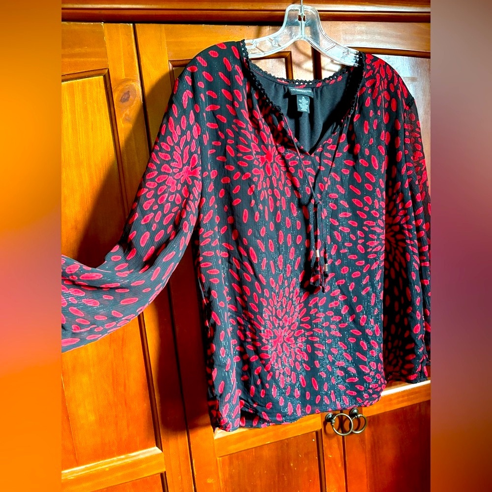 Liz Claiborne Black and Red Patterned Blouse #1452 - Picture 5 of 7